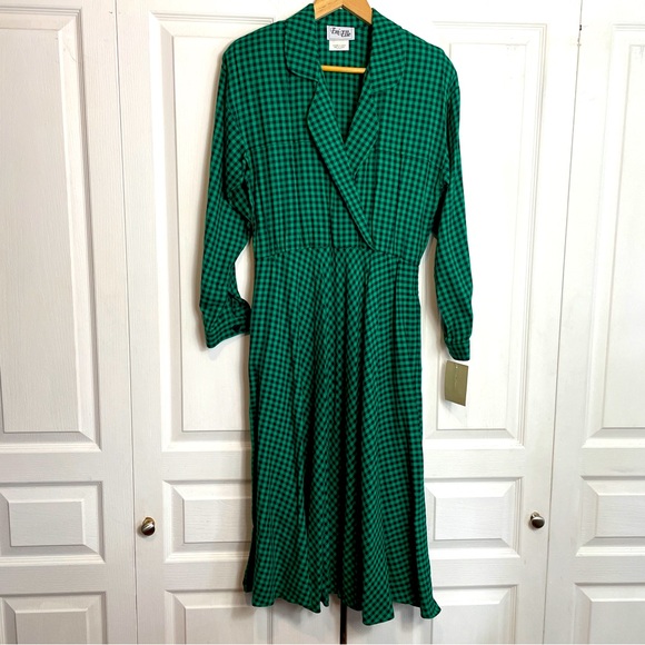 Emi Elle Dresses & Skirts - Checkered 90s Midi Dress